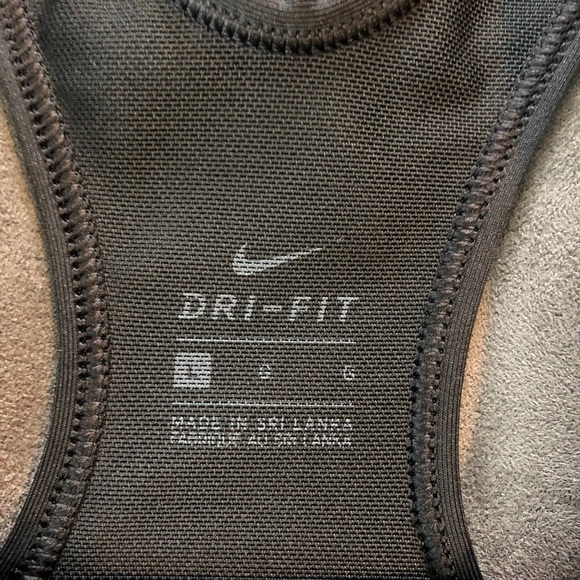 black nike sports bra - Picture 3 of 3